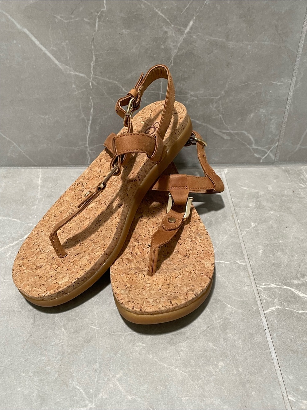 UGG Aleigh Tan Cork Footbed Thong Strap Sandals Size 6.5 - Picture 2 of 8
